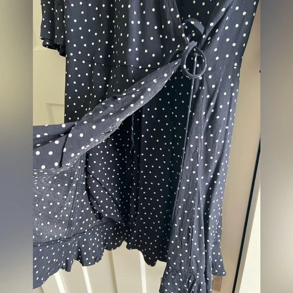 LOFT, navy and white 3/4 sleeve romper with polka dots, size 6 - Picture 5 of 5